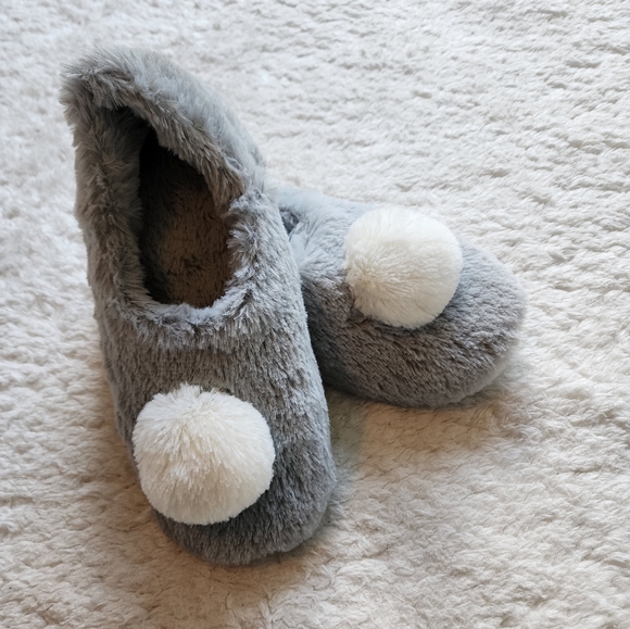 Slippers - Picture 2 of 3